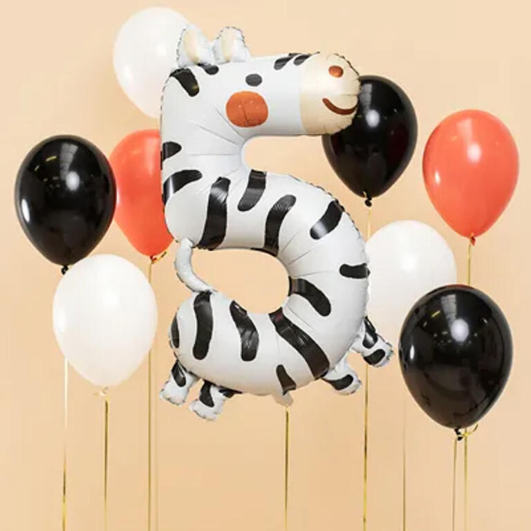 Ballon_XXL_Zahl_5_Tiermotiv_Zebra_Größe_98cm_XXL_Folienballon_Zebra_im Hintergund_mit_weiteren_Luftballons