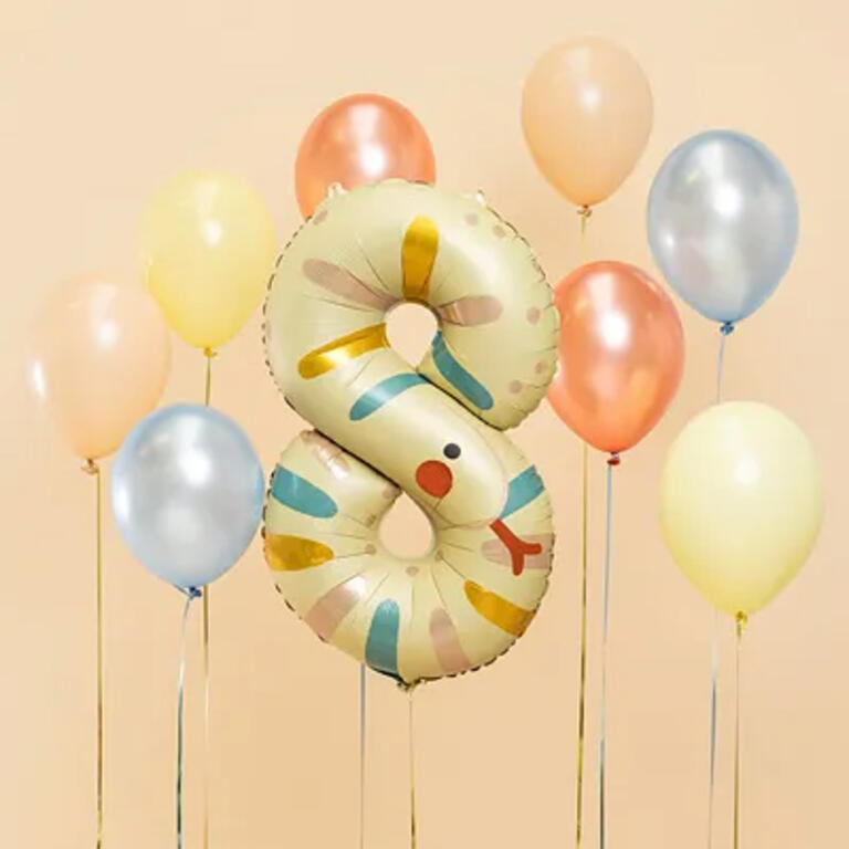 Ballon_XXL_Zahl_8_Tiermotiv_Schlange_Größe_88cm_XXL_Folienballon_Schlange_im_Hintergund_mit_weiteren_Luftballons
